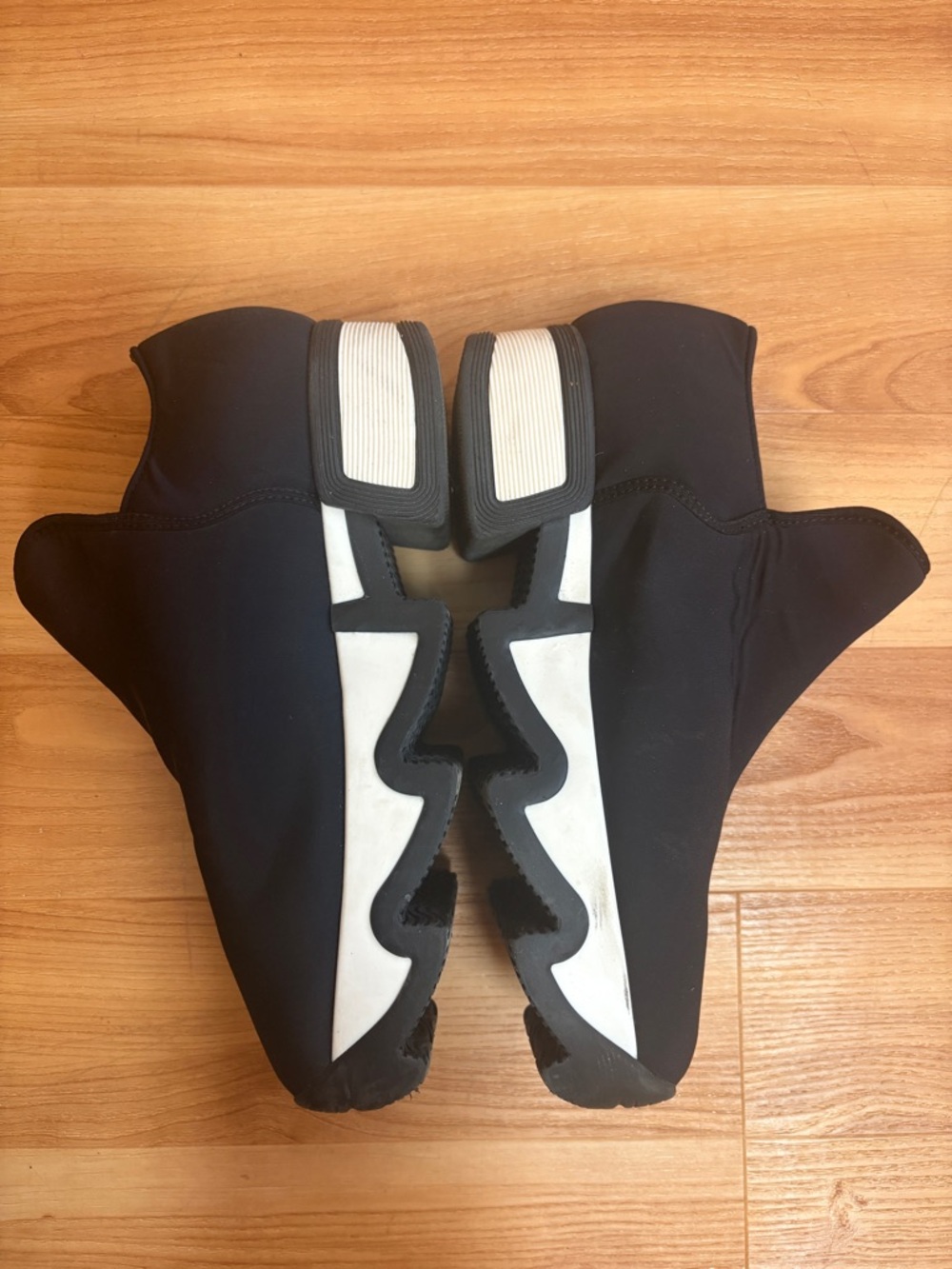 iRi Women’s Slip On Fashion Sneakers